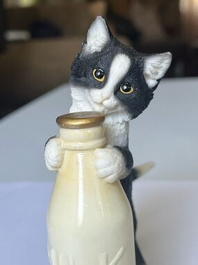 Country Artists Smithsonian 4.5” Resin Kitten With Milk Bottle 01383